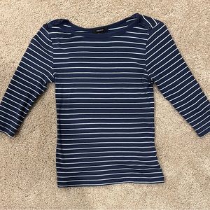 Quarter length-sleeve shirt